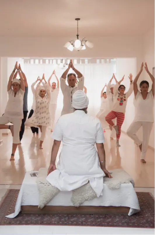 clase de yoga en Kundalini